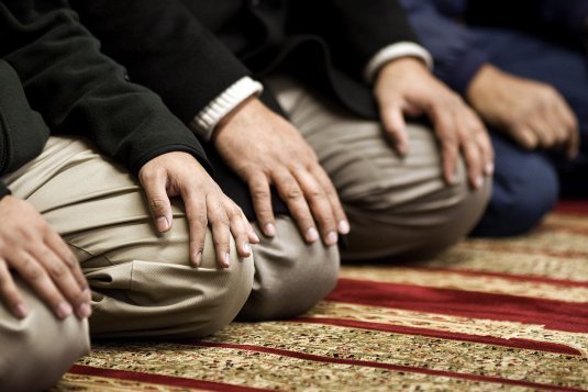 كيفية إتمام المأموم لصلاته إذا أدرك الإمام في سجود السهو!